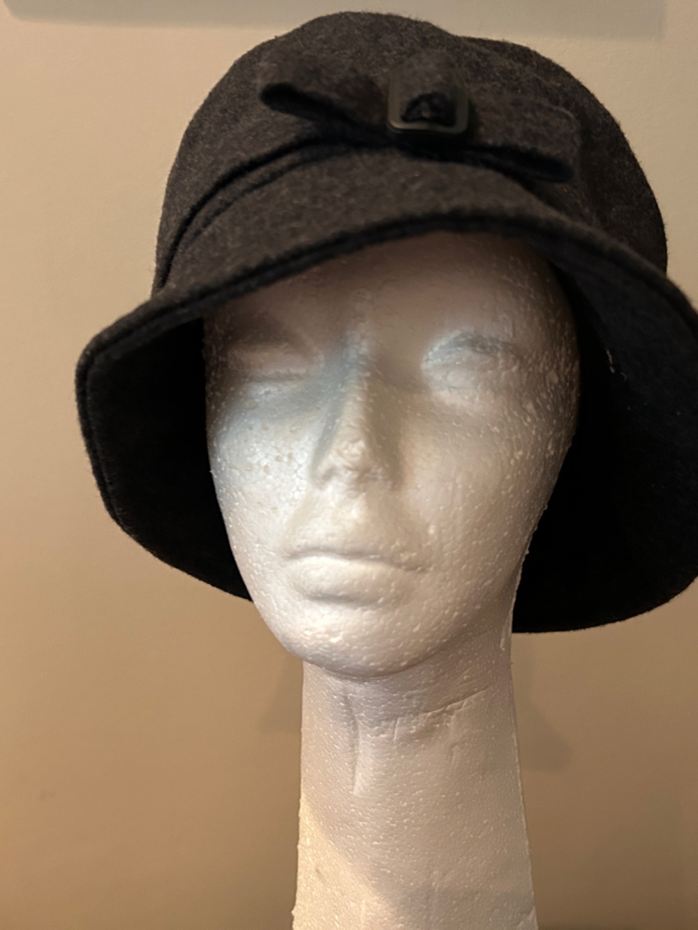 Women’s Dark Gray Wool Bucket Cloche Hat